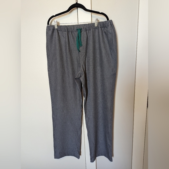 Figs Technical Collection Pisco gray scrubs with green drawstring - Picture 1 of 8